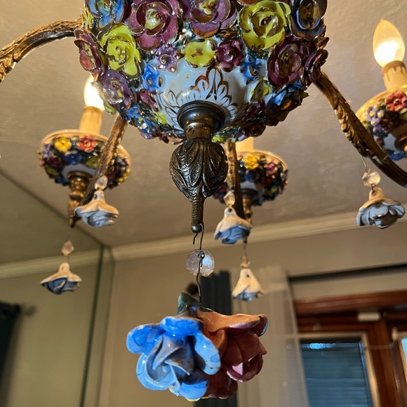 Capodimomte 8 light Rose Chandelier - Picture 2 of 6